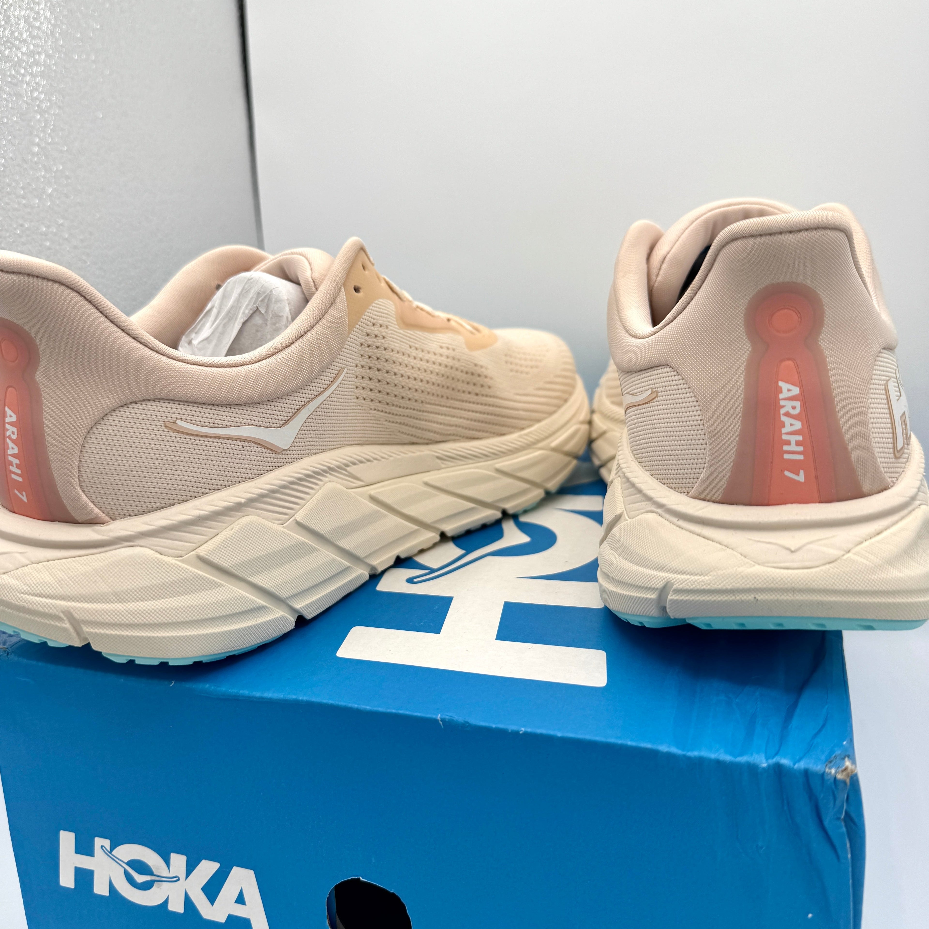 Hoka Arahi 7 Women’s Running Shoes in Vanilla Cream VRM