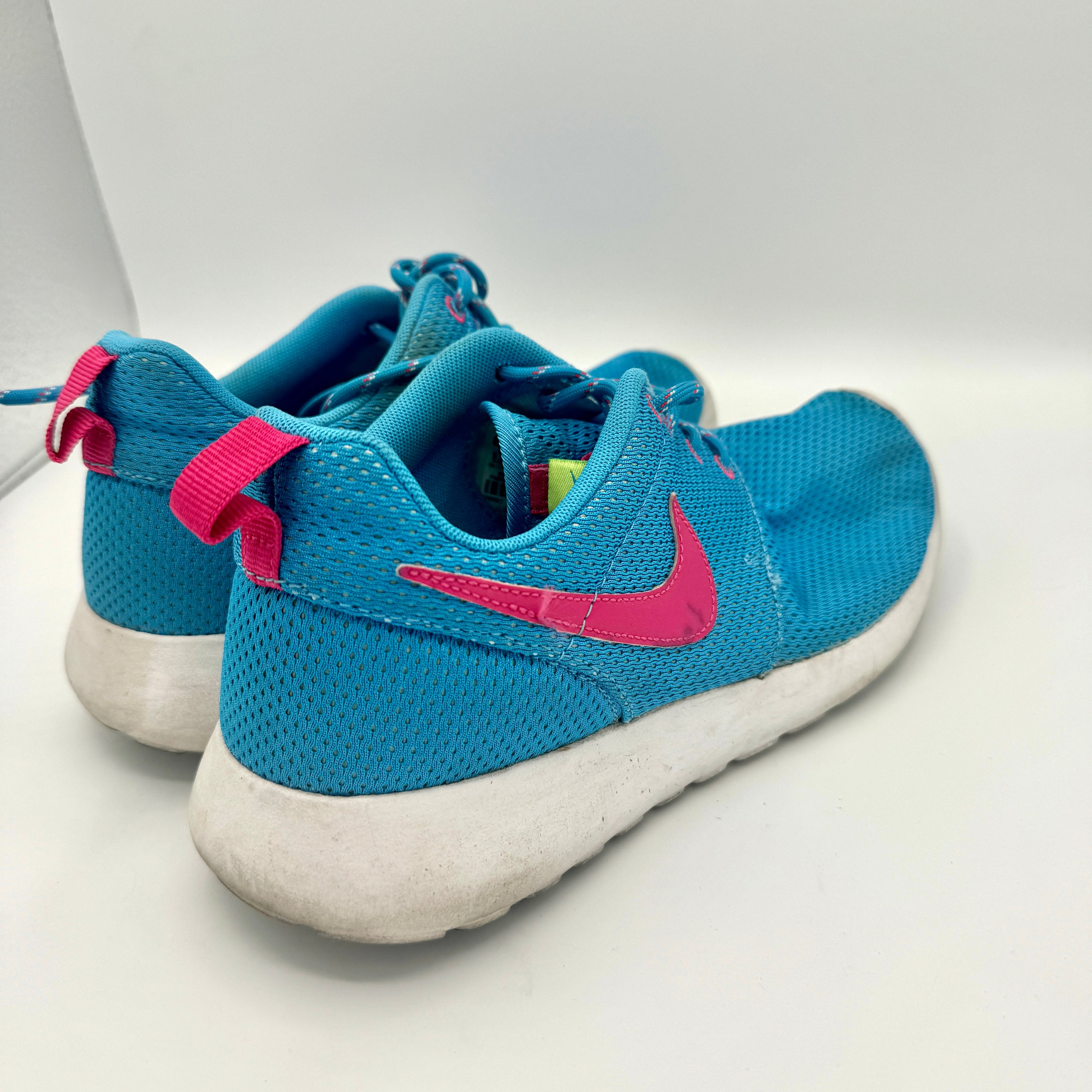 Nike Blue and Pink Roshe Athletic Shoes Kids’ Pre-Owned Used Condition