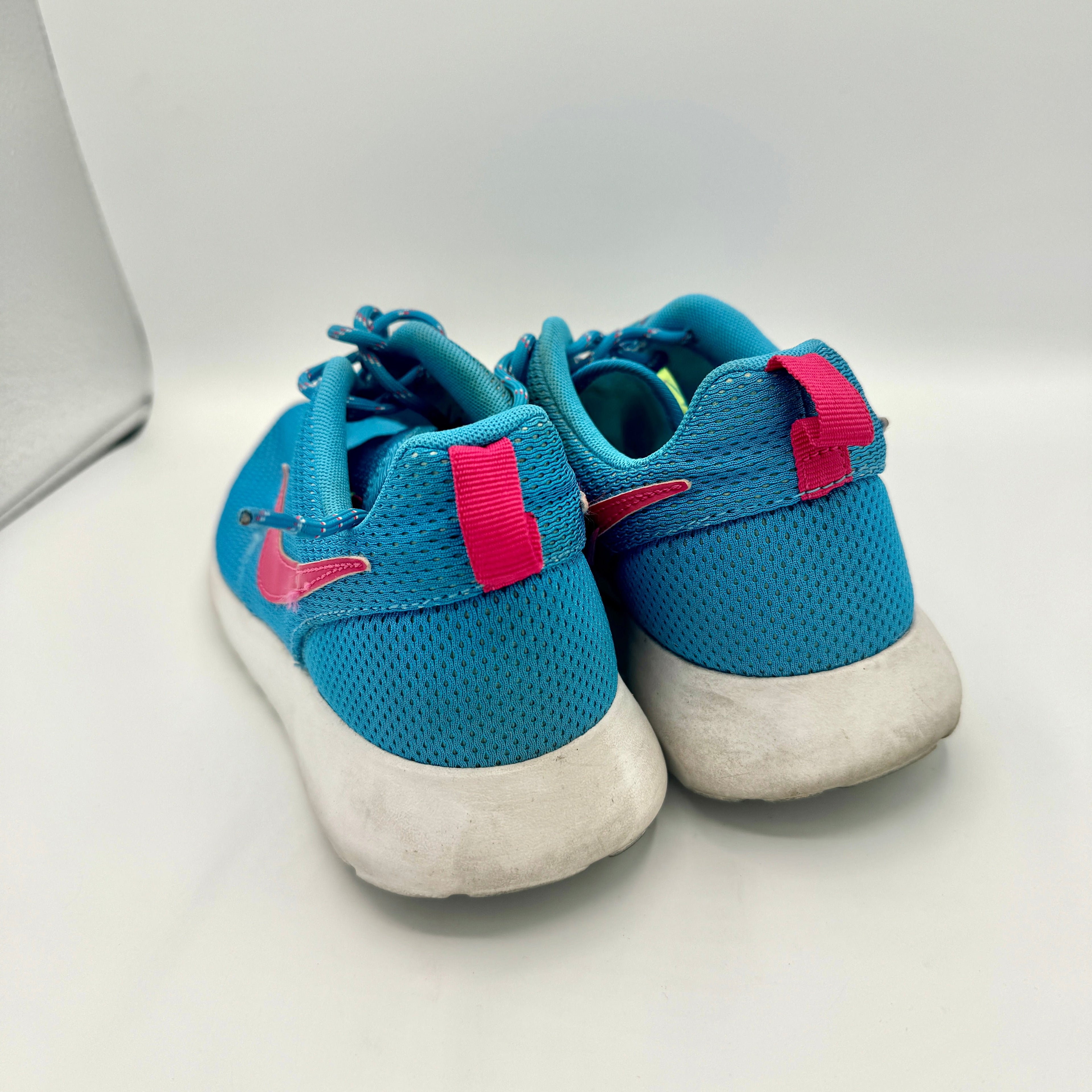 Nike Blue and Pink Roshe Athletic Shoes Kids’ Pre-Owned Used Condition