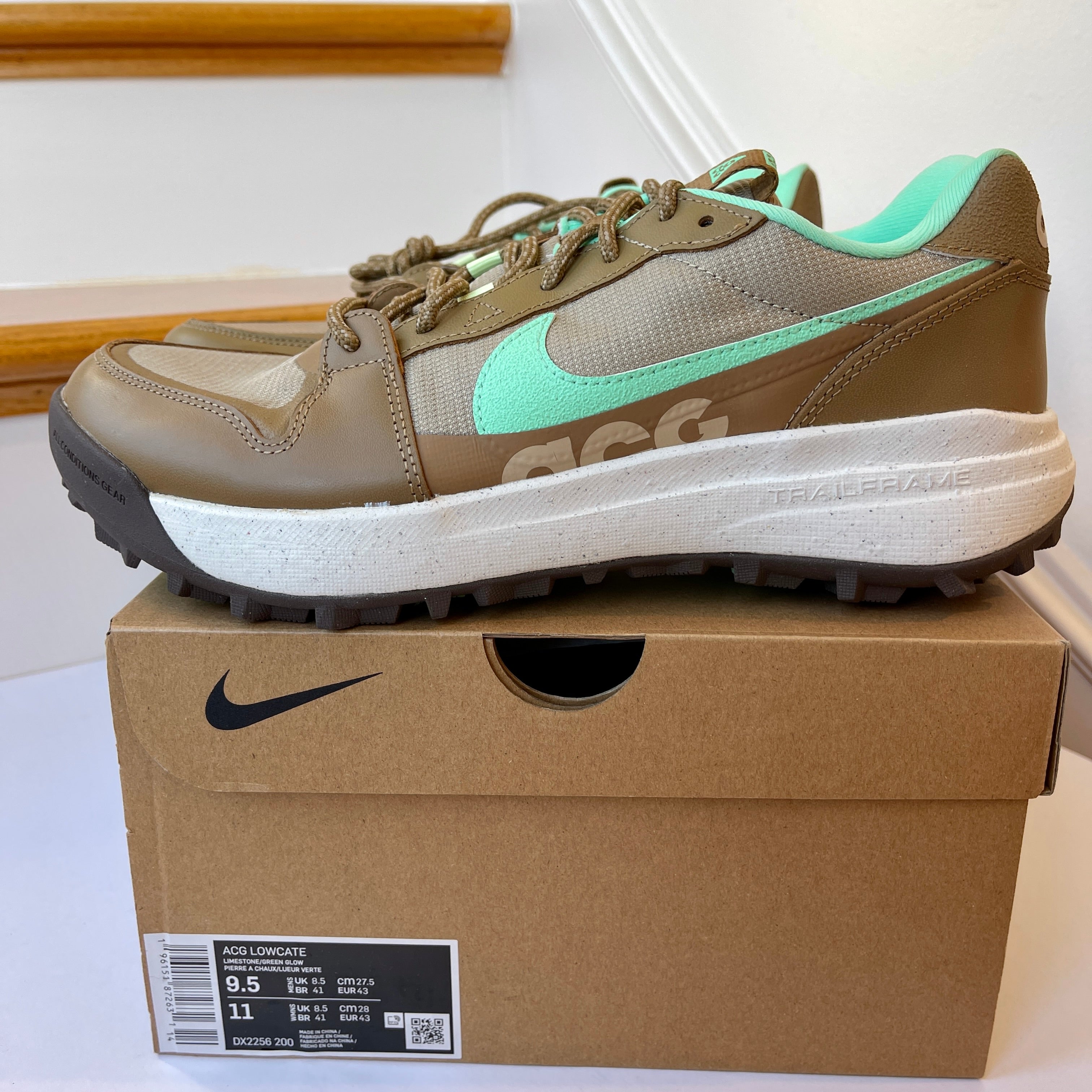 Nike ACG Lowcate Athletic Trail Shoes Unisex Green / Brown
