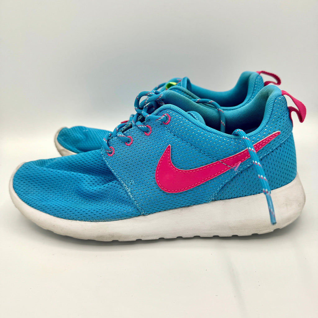Nike Blue and Pink Roshe Athletic Shoes Kids’ Pre-Owned Used Condition