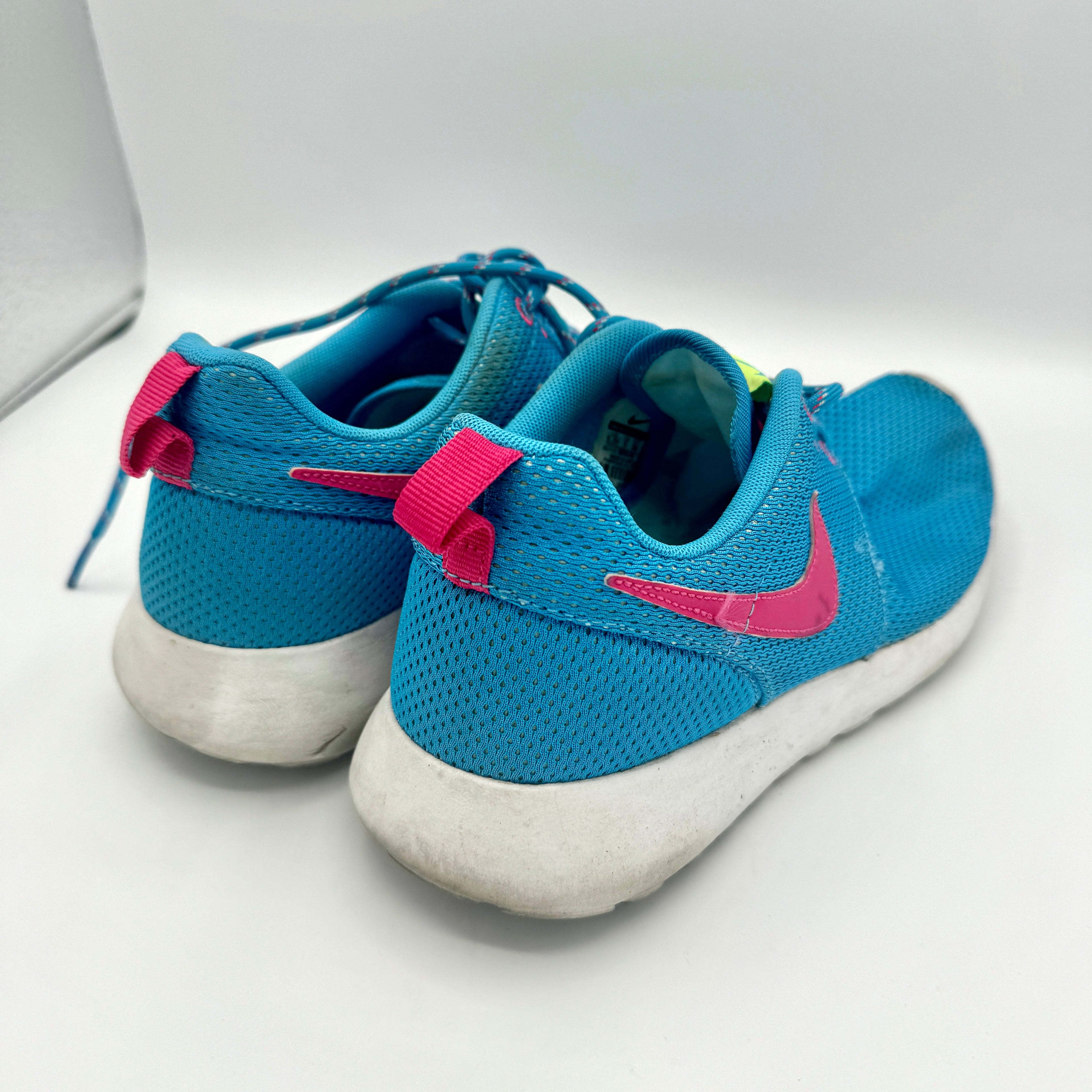 Nike Blue and Pink Roshe Athletic Shoes Kids’ Pre-Owned Used Condition