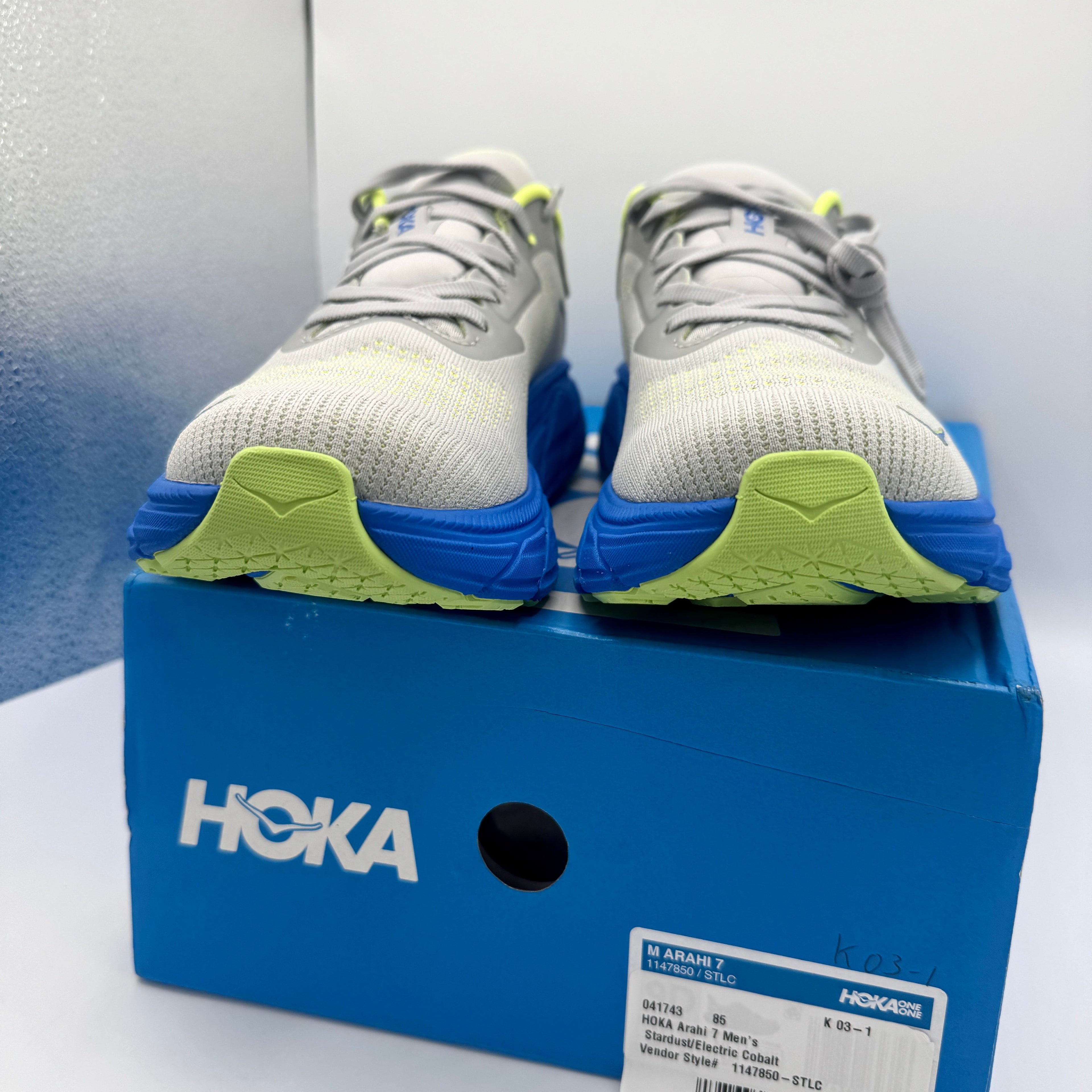 Hoka Arahi 7 Men’s Running Shoes in Stardust Electric Cobalt