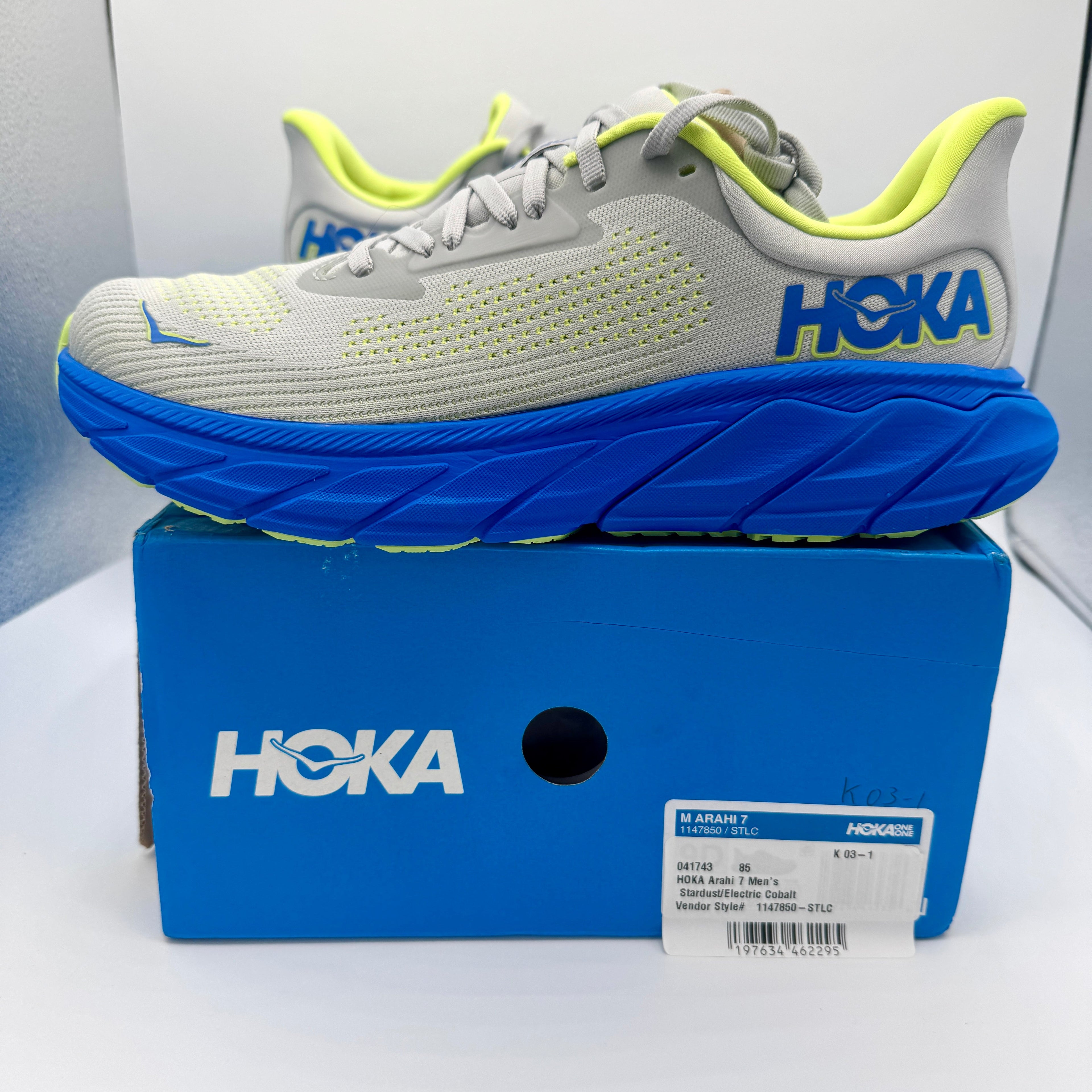 Hoka Arahi 7 Men’s Running Shoes in Stardust Electric Cobalt