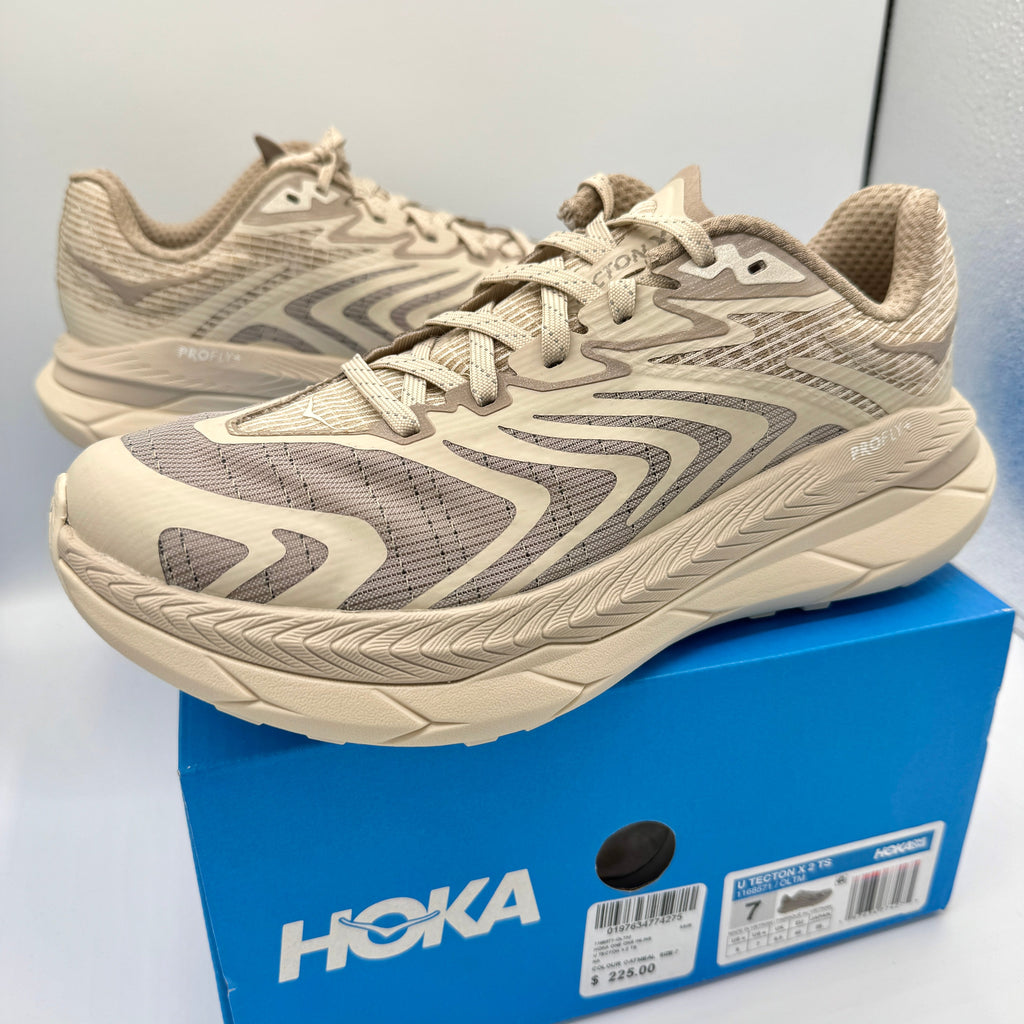 Hoka Stealth Tech Tecton X 2 Sneaker in Oatmeal /Oatmilk U Unisex
