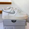 Nike Women’s Air Force 1 ‘07 ES TRND - summit white , metallic silver