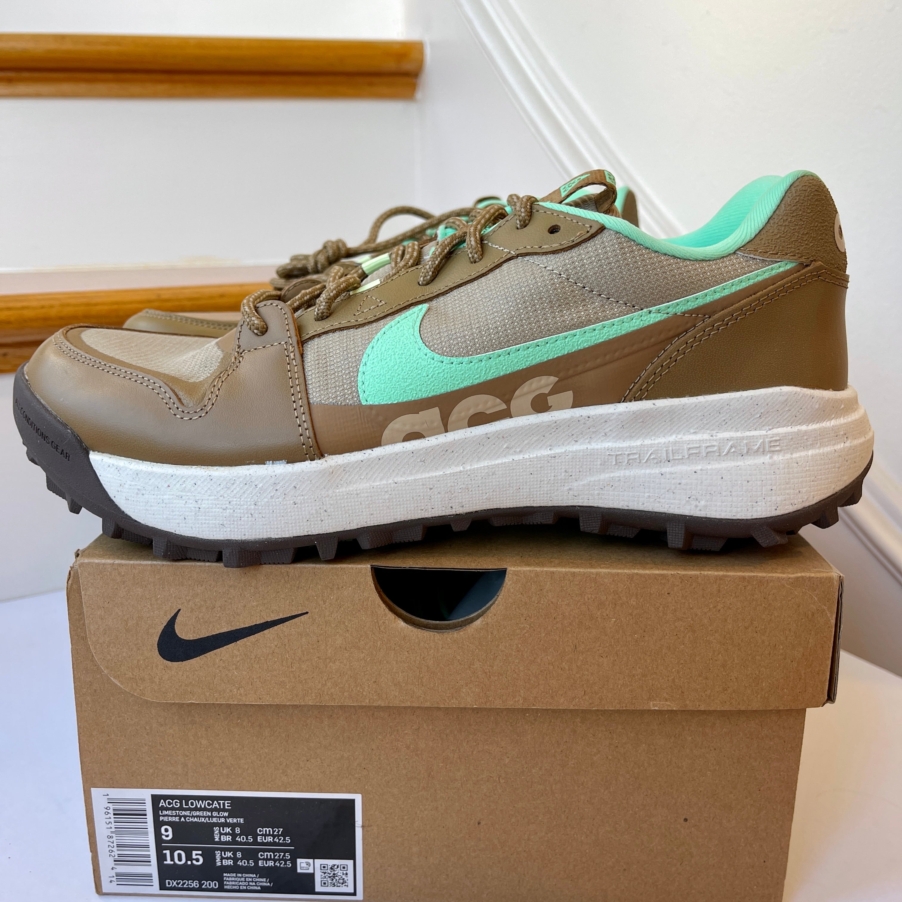 Nike ACG Lowcate Athletic Trail Shoes Unisex Green / Brown