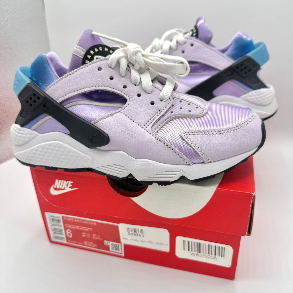 Nike Hurache Women’s Sneakers in Lilac Purple / Black / Barely Grape / White