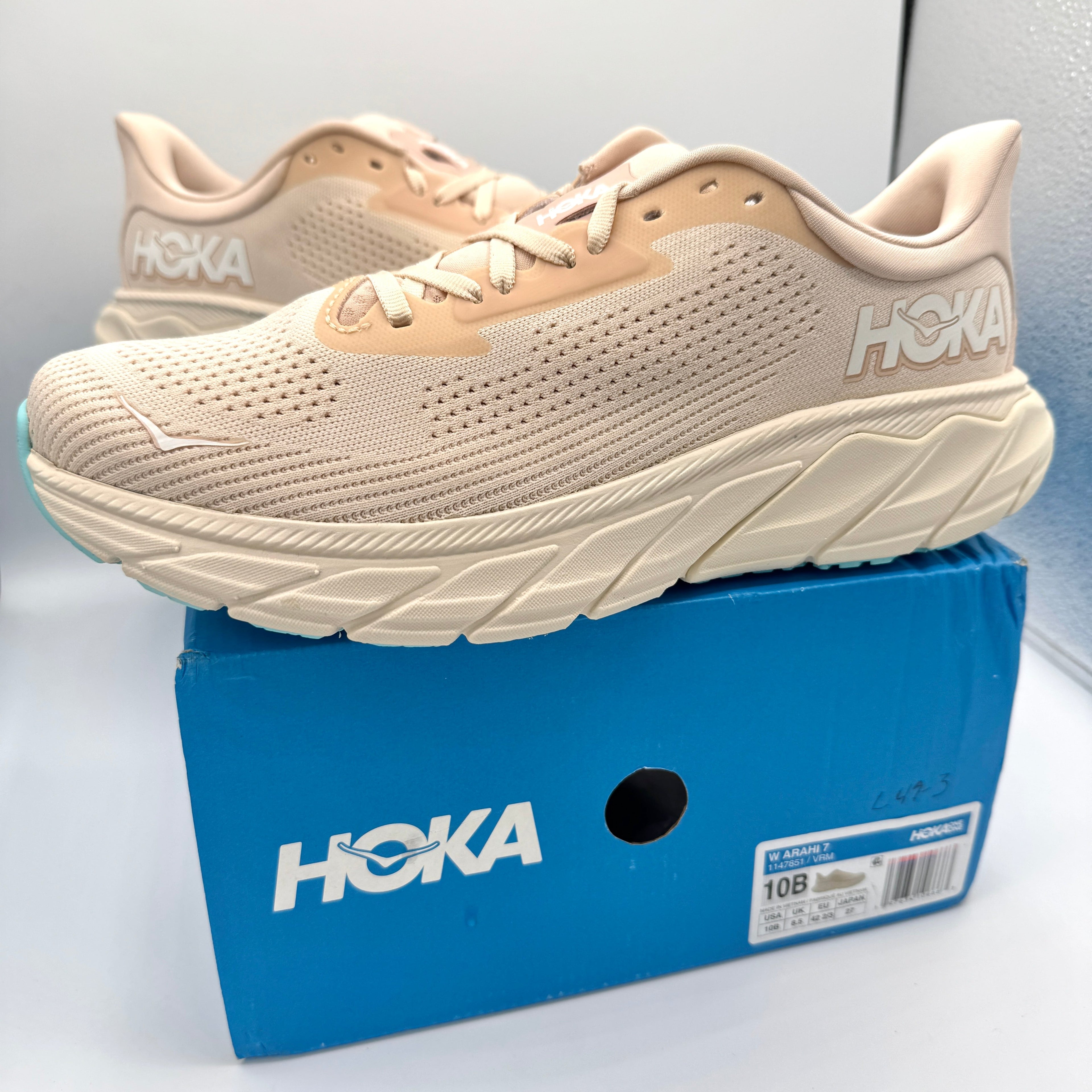 Hoka Arahi 7 Women’s Running Shoes in Vanilla Cream VRM