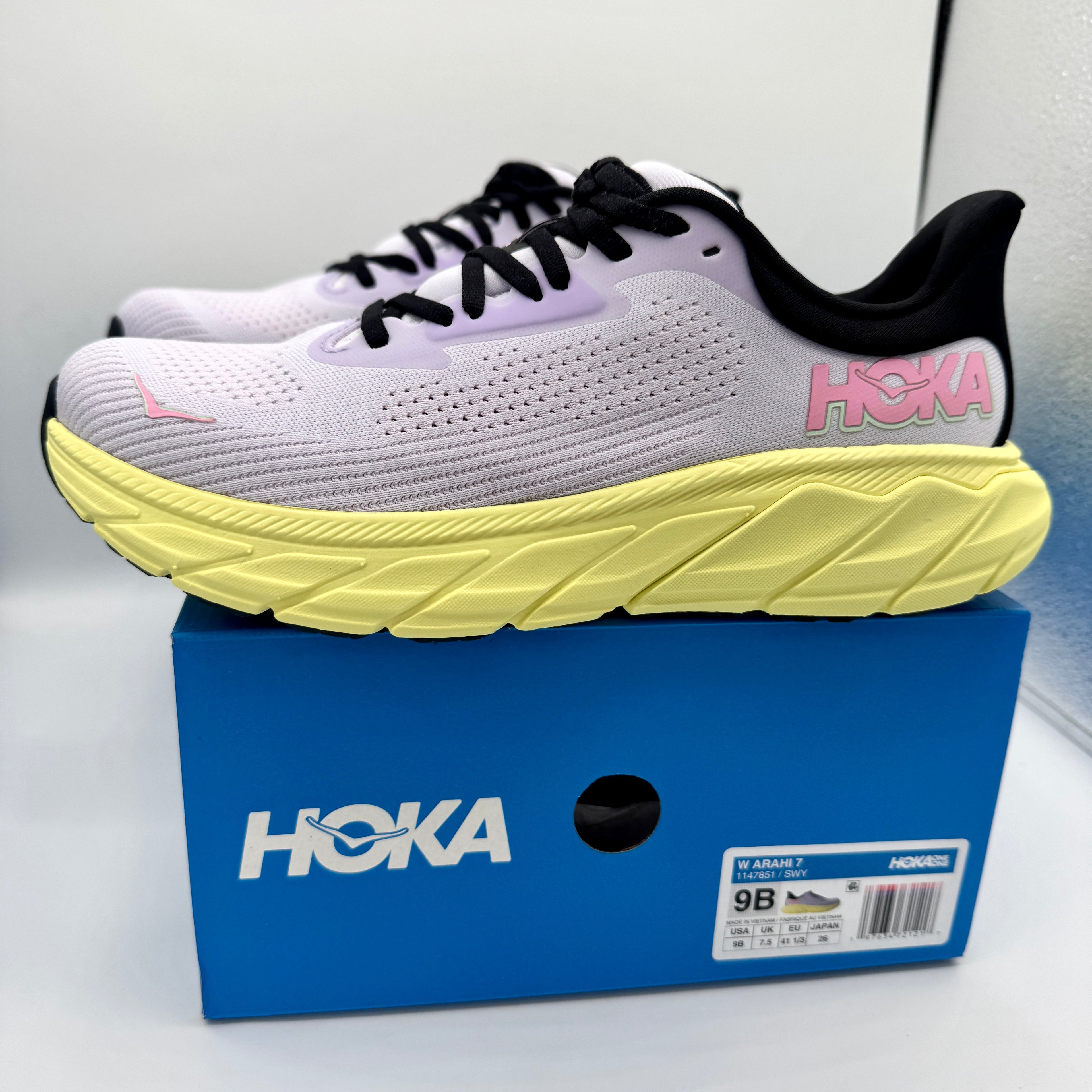 Hoka Arahi 7 Women’s Running Shoes in Starlight Glow / Yuzu