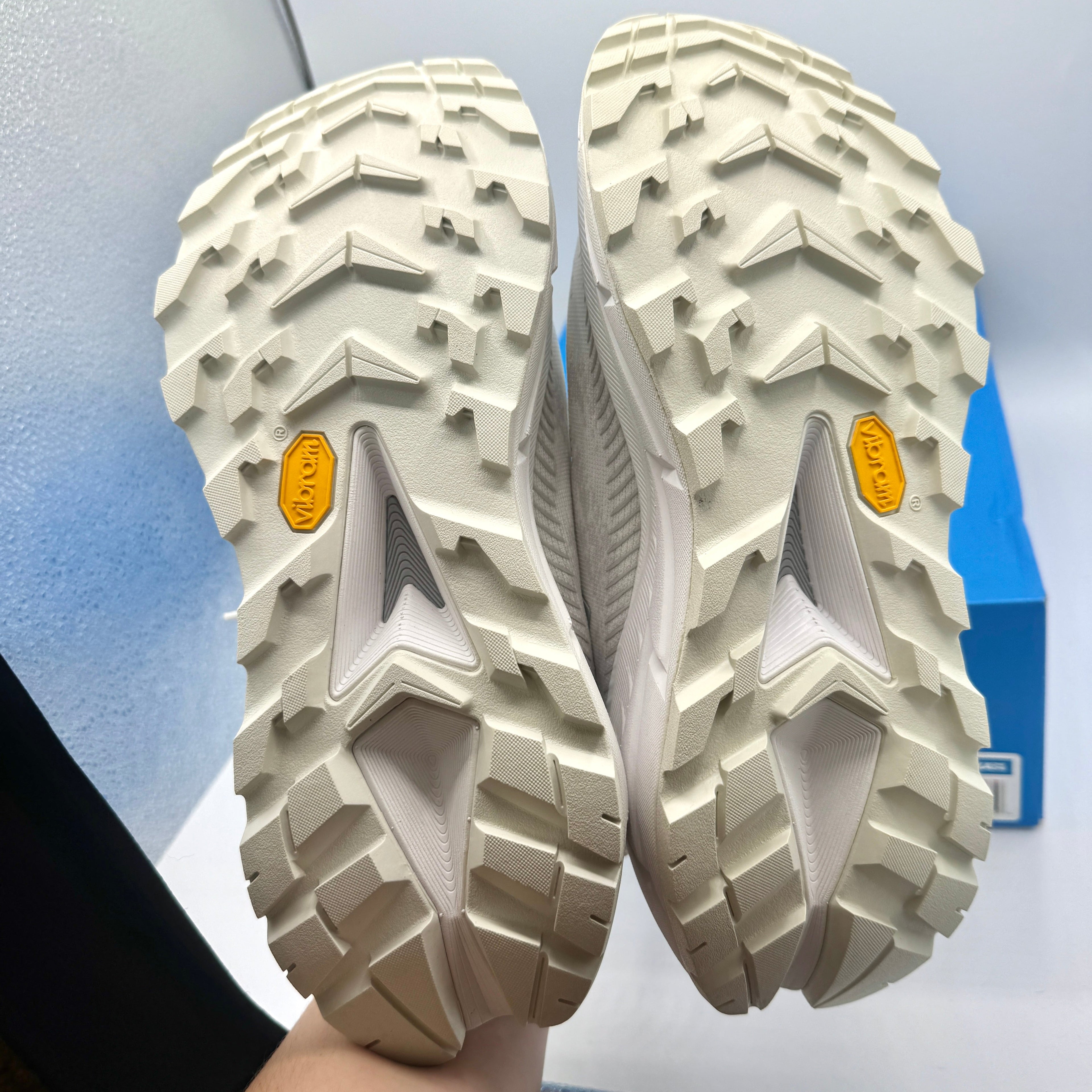 Hoka Skyline Float X U Unisex White Trail Running Shoes
