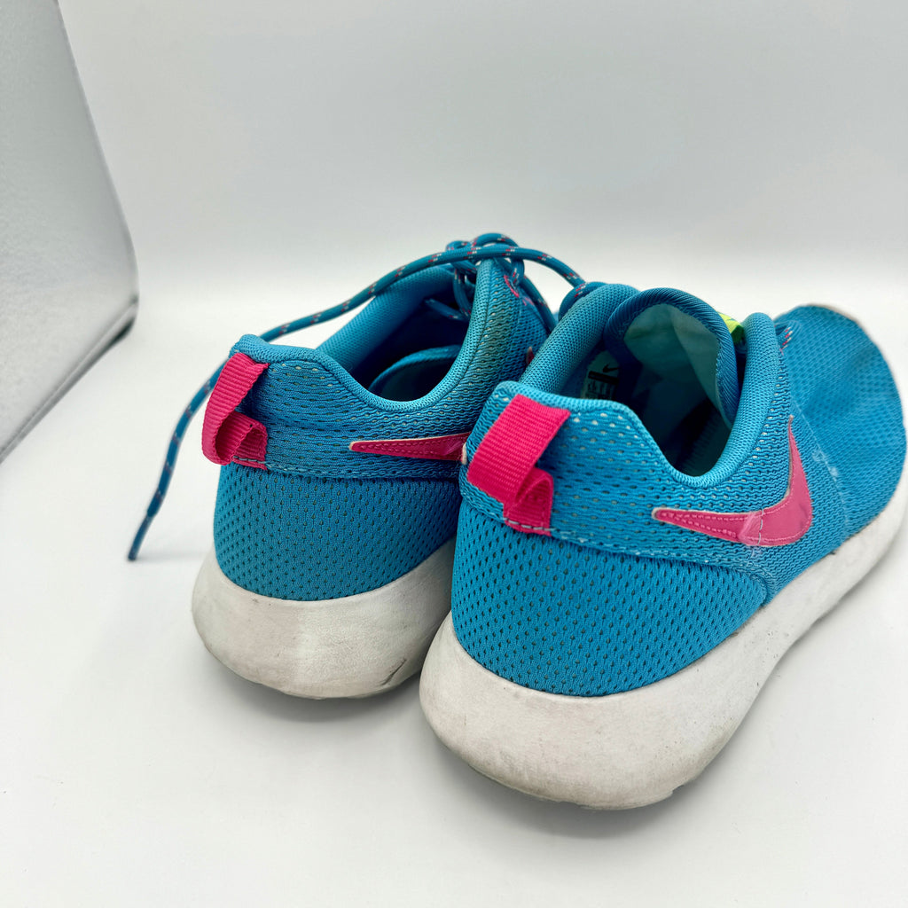 Nike Blue and Pink Roshe Athletic Shoes Kids’ Pre-Owned Used Condition