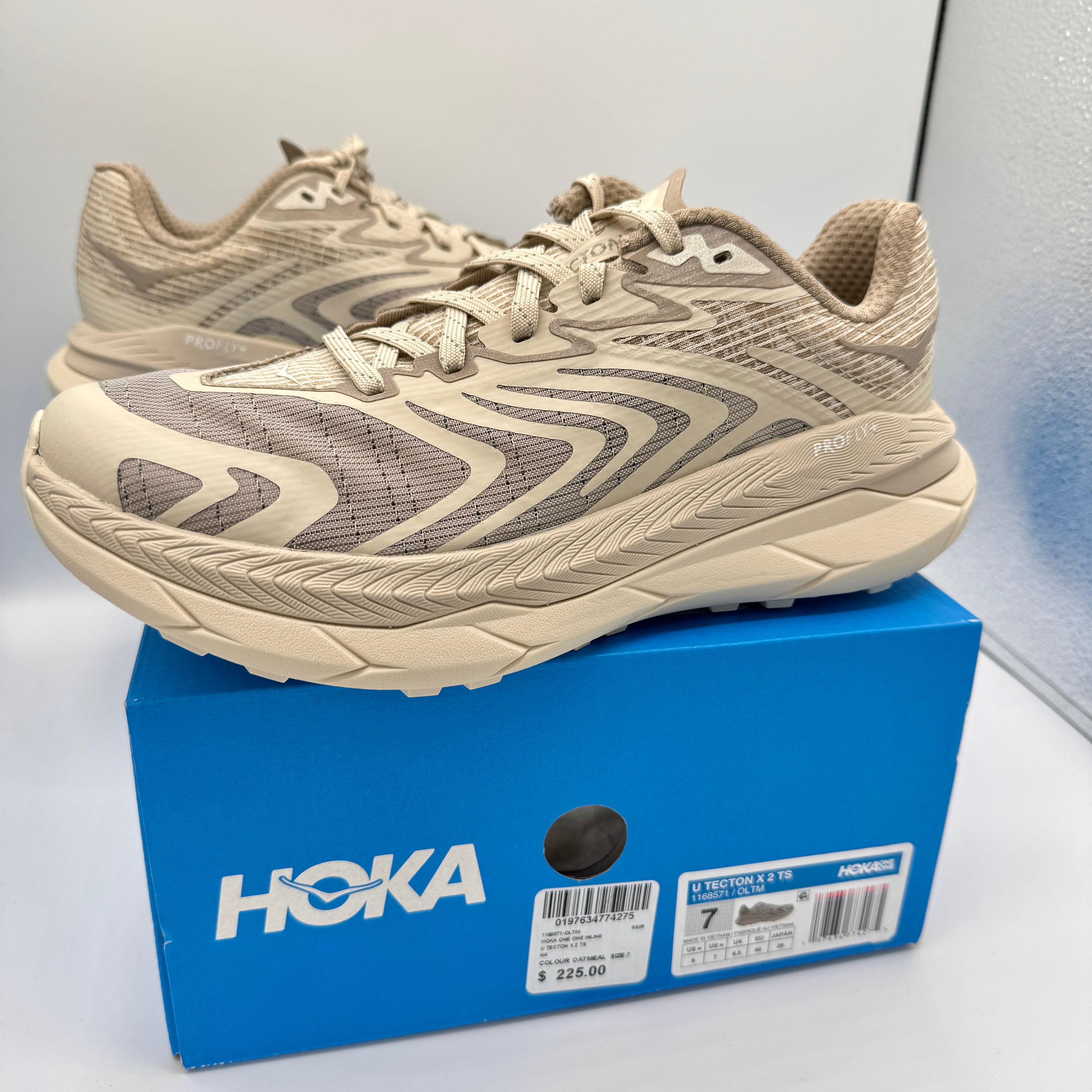 Hoka Stealth Tech Tecton X 2 Sneaker in Oatmeal /Oatmilk U Unisex