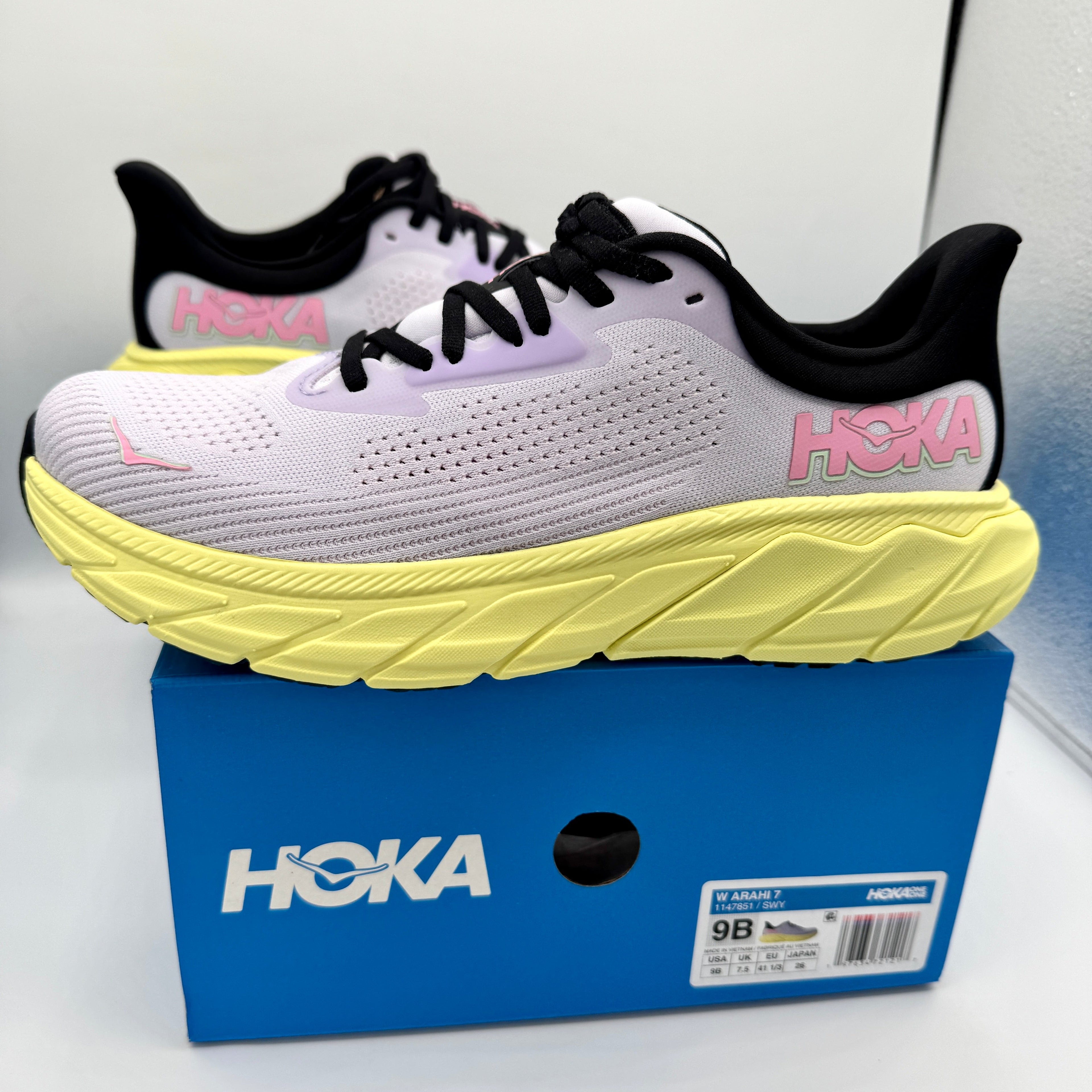 Hoka Arahi 7 Women’s Running Shoes in Starlight Glow / Yuzu