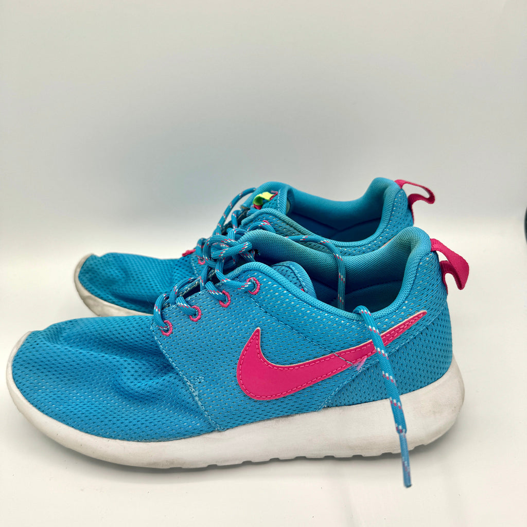 Nike Blue and Pink Roshe Athletic Shoes Kids’ Pre-Owned Used Condition
