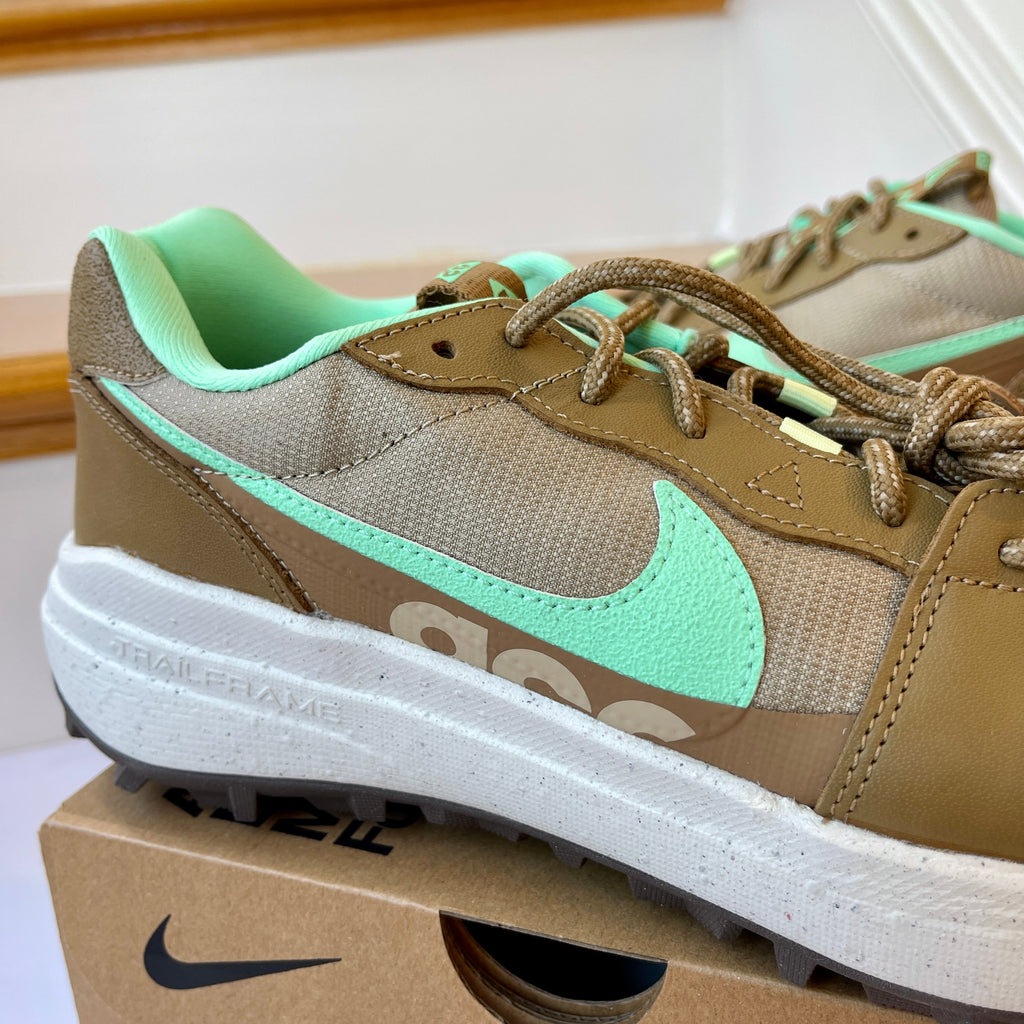 Nike ACG Lowcate Athletic Trail Shoes Unisex Green / Brown