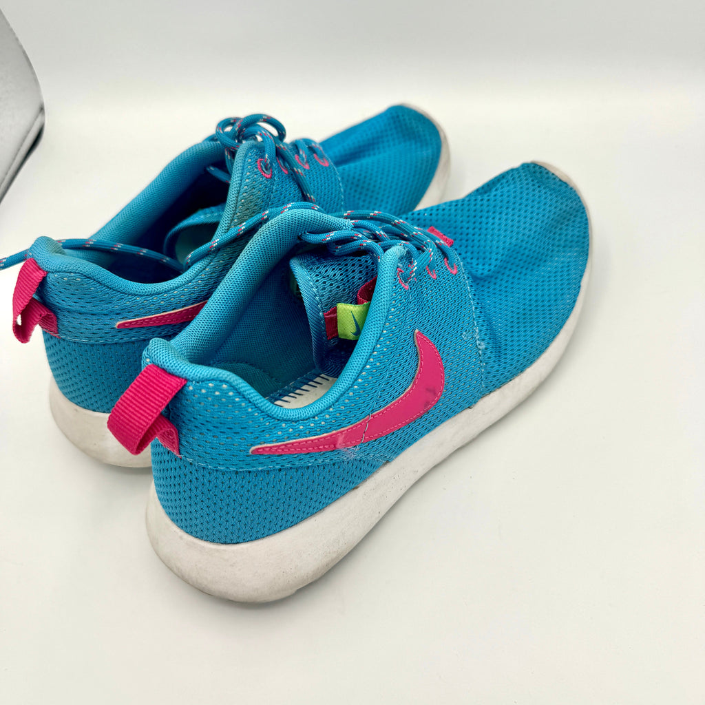 Nike Blue and Pink Roshe Athletic Shoes Kids’ Pre-Owned Used Condition