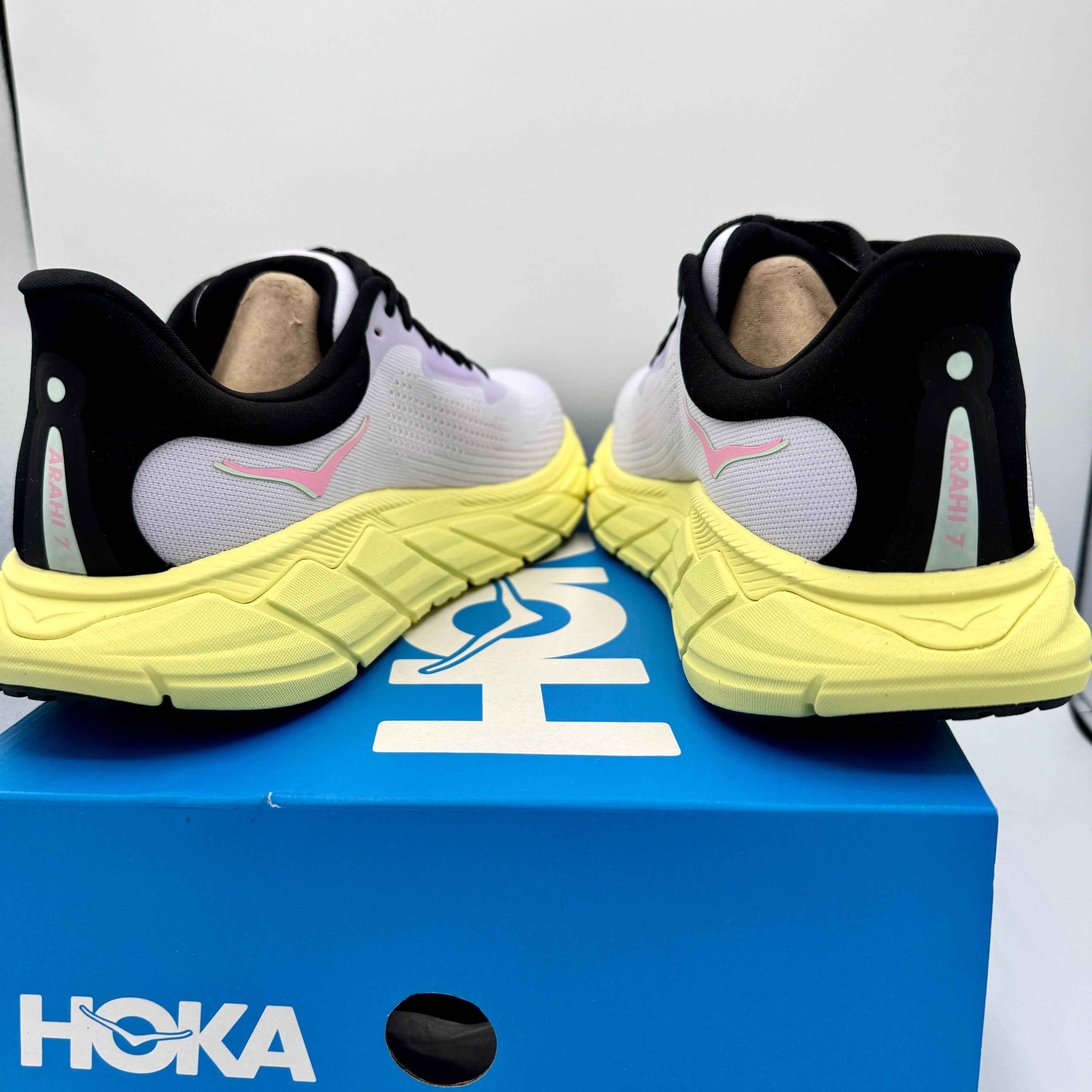 Hoka Arahi 7 Women’s Running Shoes in Starlight Glow / Yuzu