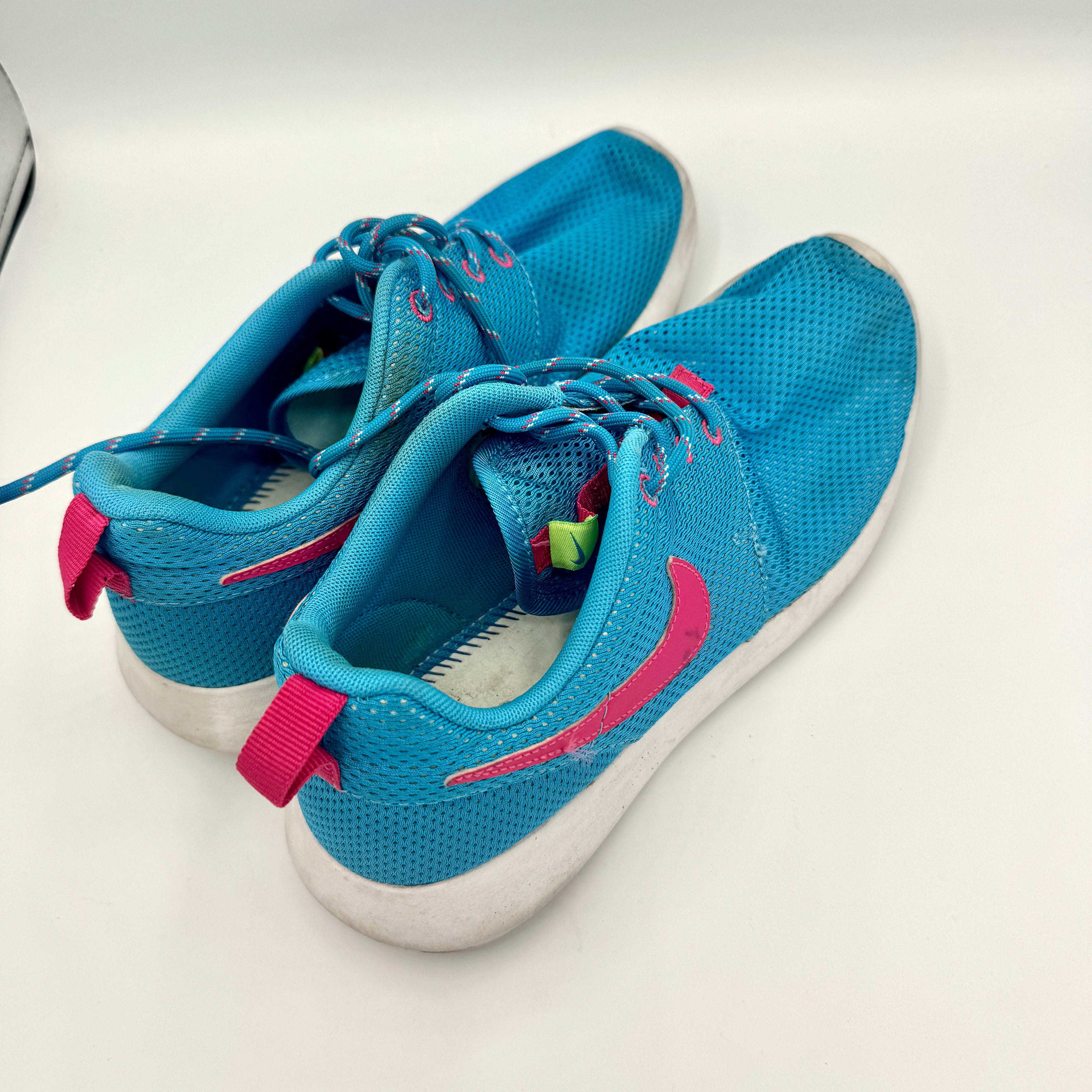 Nike Blue and Pink Roshe Athletic Shoes Kids’ Pre-Owned Used Condition