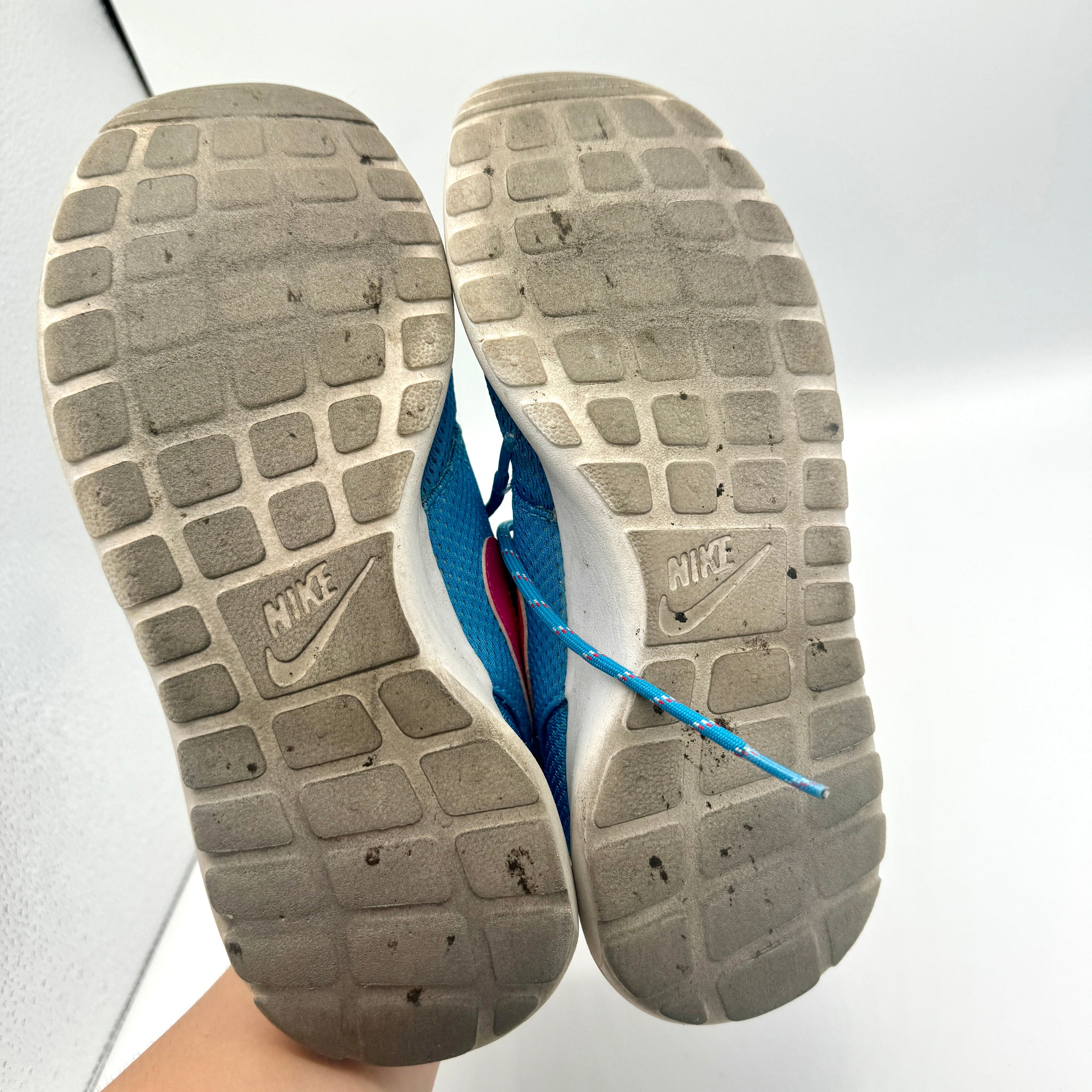 Nike Blue and Pink Roshe Athletic Shoes Kids’ Pre-Owned Used Condition