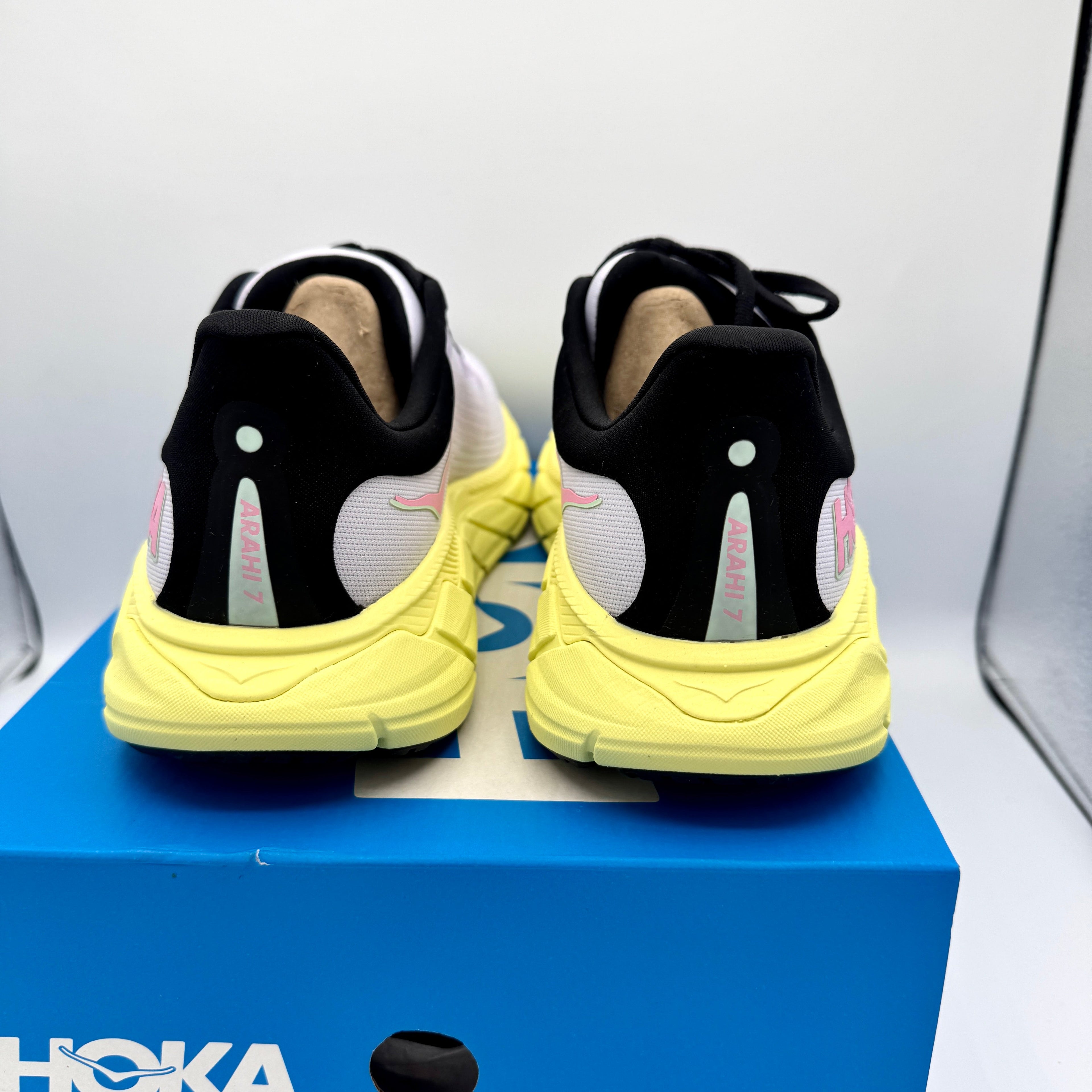 Hoka Arahi 7 Women’s Running Shoes in Starlight Glow / Yuzu