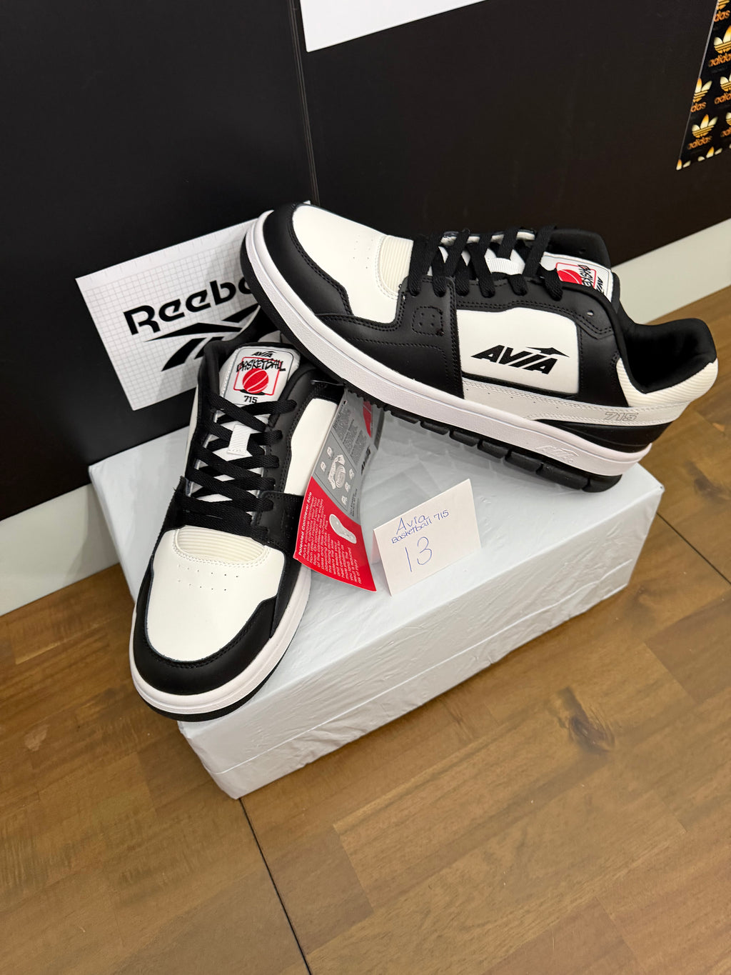 Avia Basketball 715 - Black/White 13M
