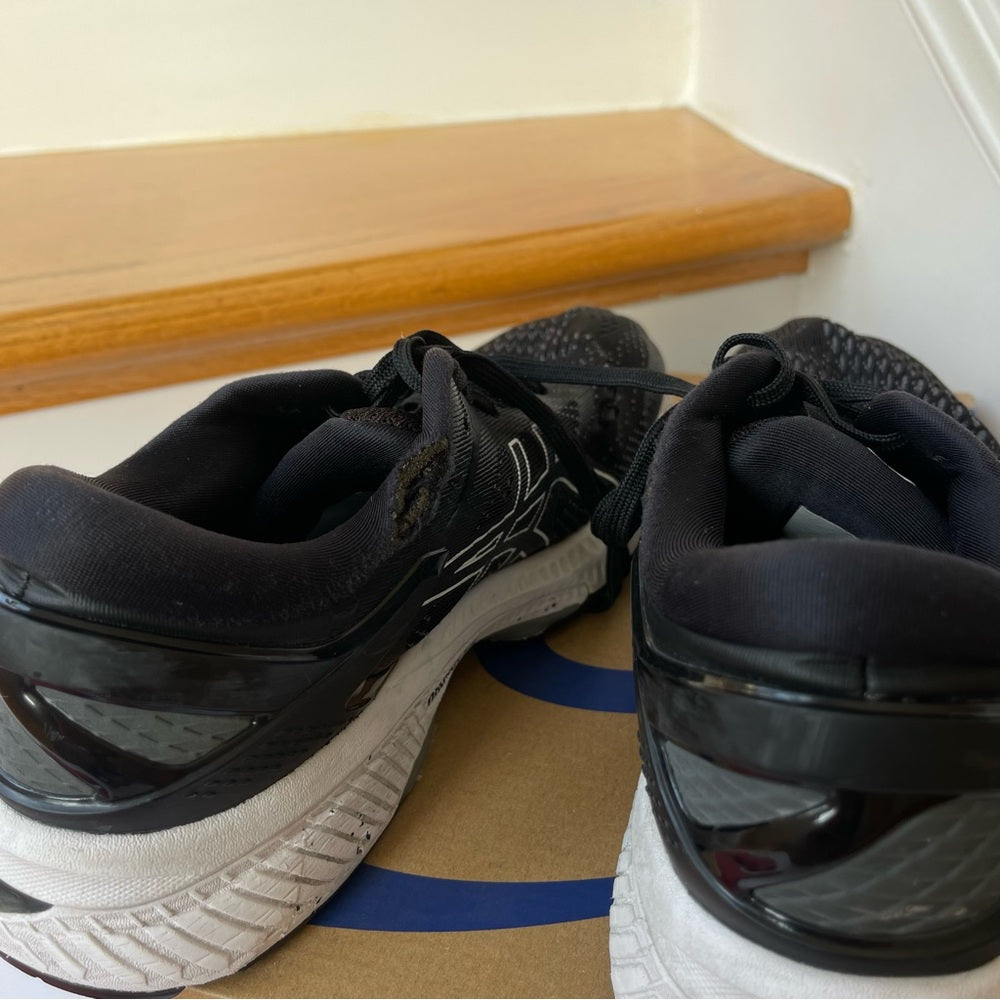 Asics Kayano 26 USED Womens Running Shoes - Black / white . Stability shoe