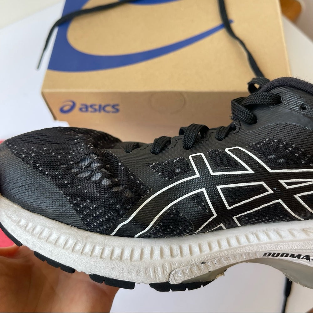 Asics Kayano 26 USED Womens Running Shoes - Black / white . Stability shoe
